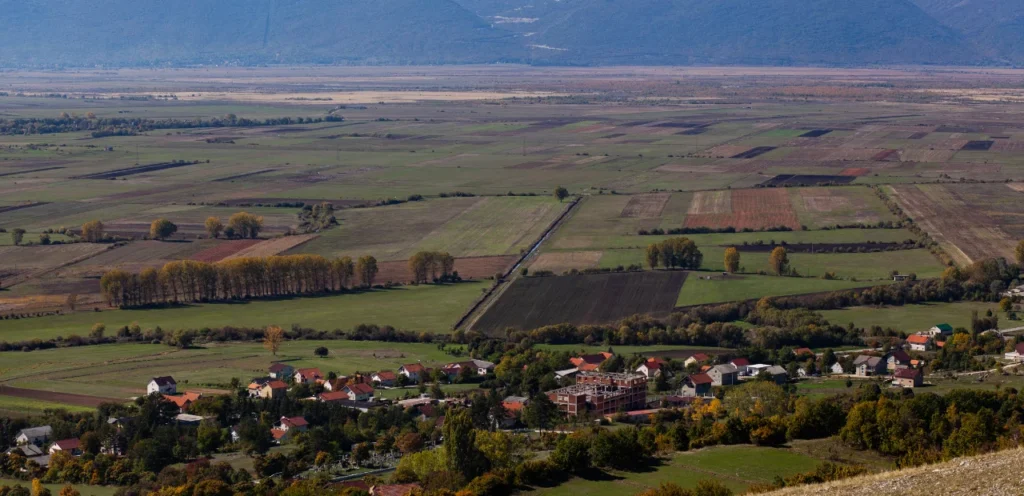 LIVNO – KÖNIGREICH DER WILDEN PFERDE UND STADT VOLLER NATURPHÄNOMENE